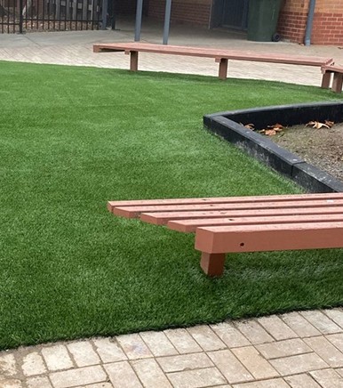 The Perfect Combination: Garden Rubber Logs and Artificial Grass for Stunning Outdoor Spaces