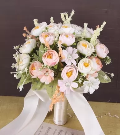 High quality simulated wedding bouquets create romantic and lasting wedding memories